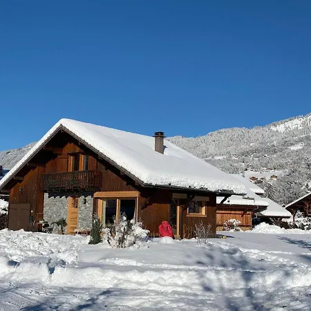 Chalet Renove Spacieux Pres Des Commerces, A 200m Du Village Et Du Lac, Navette Ski-bus Gratuite - Fr-1-624-118 *