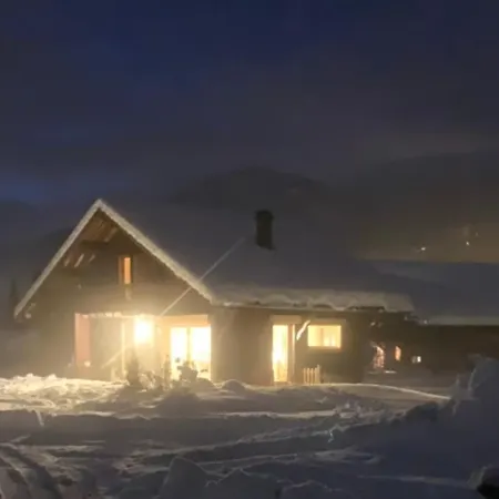 Chalet Renove Spacieux Pres Des Commerces, A 200m Du Village Et Du Lac, Navette Ski-bus Gratuite - Fr-1-624-118 *