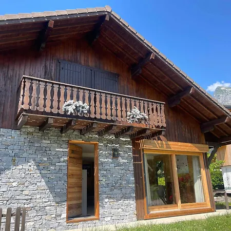 Chalet Renove Spacieux Pres Des Commerces, A 200m Du Village Et Du Lac, Navette Ski-bus Gratuite - Fr-1-624-118