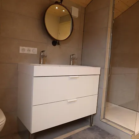Chalet Renove Spacieux Pres Des Commerces, A 200m Du Village Et Du Lac, Navette Ski-bus Gratuite - Fr-1-624-118 *